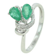 Picture of Emerald Diamond Ring