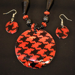Picture of Black and Red Mother of Pearl Necklace and Earrings Set