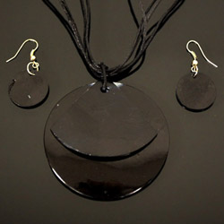 Picture of Black Mother of Pearl Necklace and Earrings Set