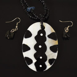 Picture of Black and White Mother of Pearl Necklace and Earrings Set